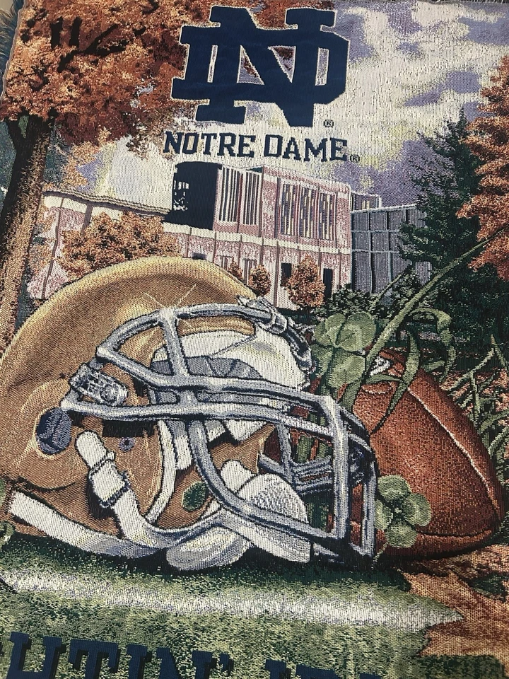 Manta tapiz de fútbol americano vintage NCAA Notre Dame ND de 45" x 55" casco años 90 Foto 2 de 4