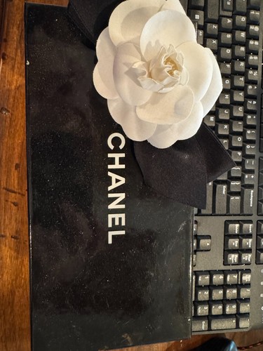 Chanel White Camellia Flower Pin Brooch Silk Made In France - 第 2/2 張圖片