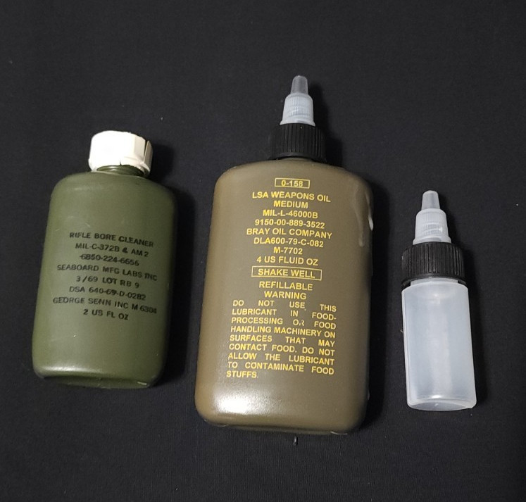Military Issue ALICE Maintenance Equipment M16A1 Rifle Cleaning Kit w/ LSA Oil