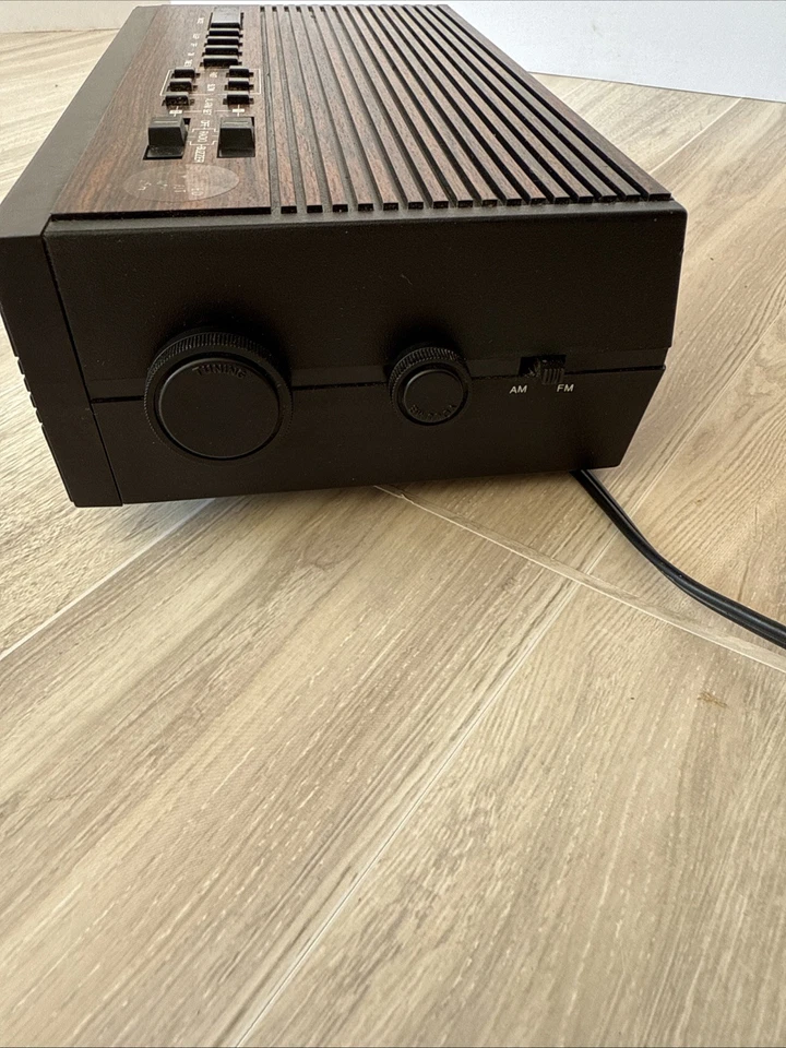 Realistic Chronomatic 245 AM FM Dual Alarm Clock Radio Wood Grain - Image 4 of 4