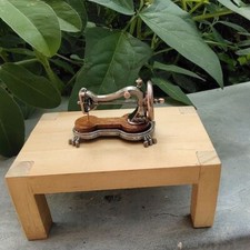 Máquina de coser manual miniatura para casa de muñecas escala 1:12 modelo muebles accesorios