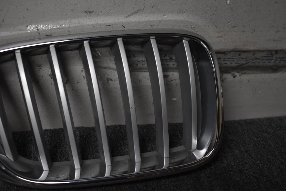 2015-2016 BMW X3 XDRIVE28I ЛЕВАЯ БОКОВАЯ ВЕРХНЯЯ РЕШЕТКА ЗАВОДСКАЯ ОТ ОРИГИНАЛЬНОГО ПРОИЗВОДИТЕЛЯ - Изображение 3 из 4