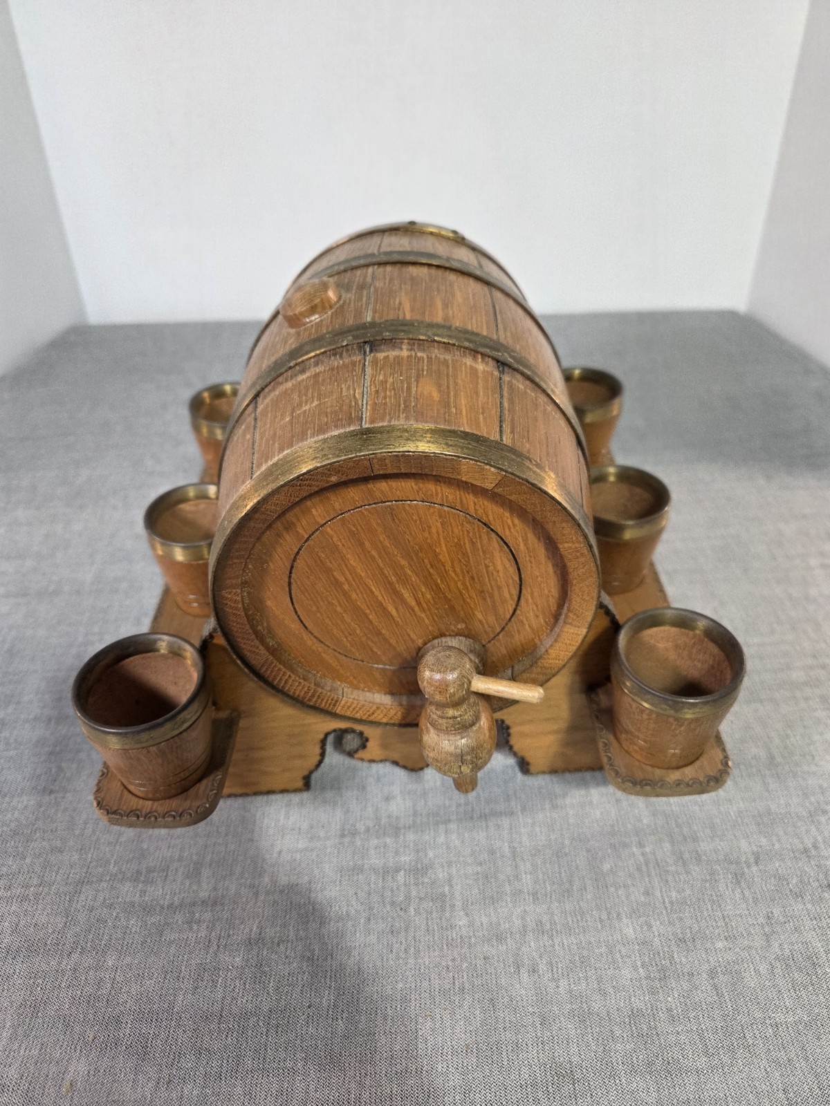 Vntg Wooden Wine/Whiskey Dispenser Keg/Barrel with Spout Stand Cups Brass Rings