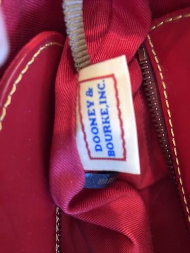 Dooney And Bourke Salem Lippenstift rot Lackleder goldene Nähte Handtasche Beuteltasche Neu mit Etikett! - Bild 5 von 16