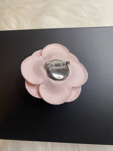 Camellia Flower Brooch Pin New Handmade Light Pink - Picture 3 of 3