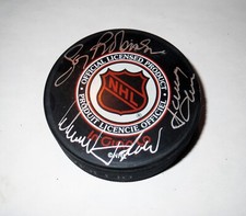 New Jersey Devils TEAM SIGNATURE HOCKEY PUCK - STANLEY CUP - LARRY ROBINSON