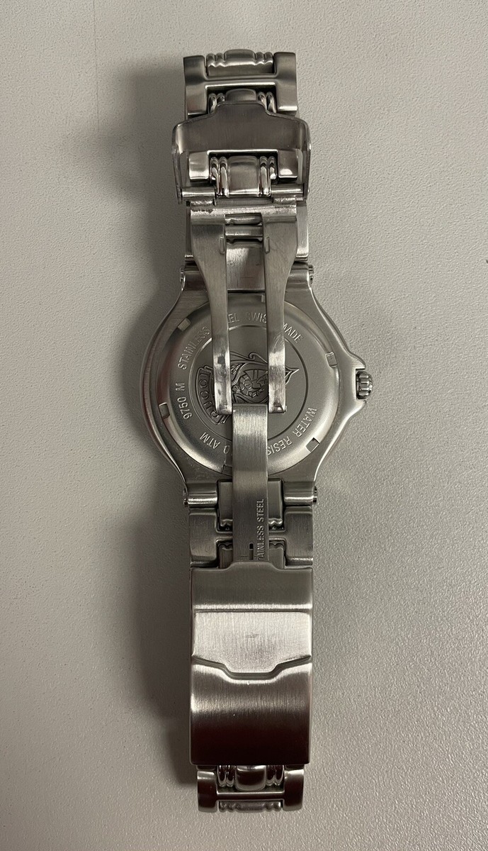 GUCCI Diver Watch 100 Meters T Swiss Made T 9750 M 38mm Dive  display picture 3