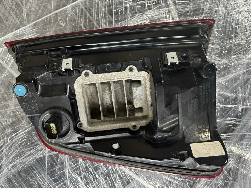 Luz trasera usada como nueva sin daños en absoluto funciona perfectamente 19-23 Ram 1500 Foto 2 de 4