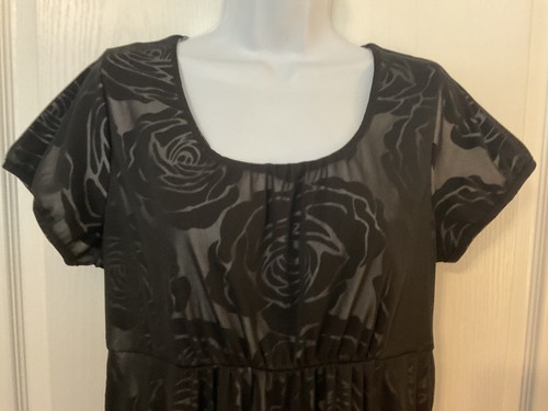 R.Q.T Women Black Short Sleeve Rose Pattern Top Size L -B26 - Picture 3 of 9