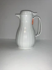 Select Serve White Coffee￼ Carafe Server Pitcher 44 Ounce Push Button Lid. ￼￼