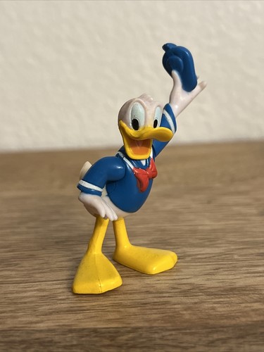 DONALD DUCK DISNEY 2” ACTION FIGURE PLASTIC TOY (PRE-OWNED)