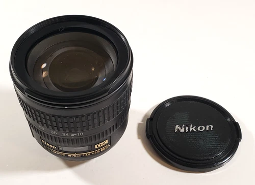 Nikon DX AF-S Nikkor 18-70mm f/3.5-4.5G ED AF/MF Zoom Lens with Front Lens Cap