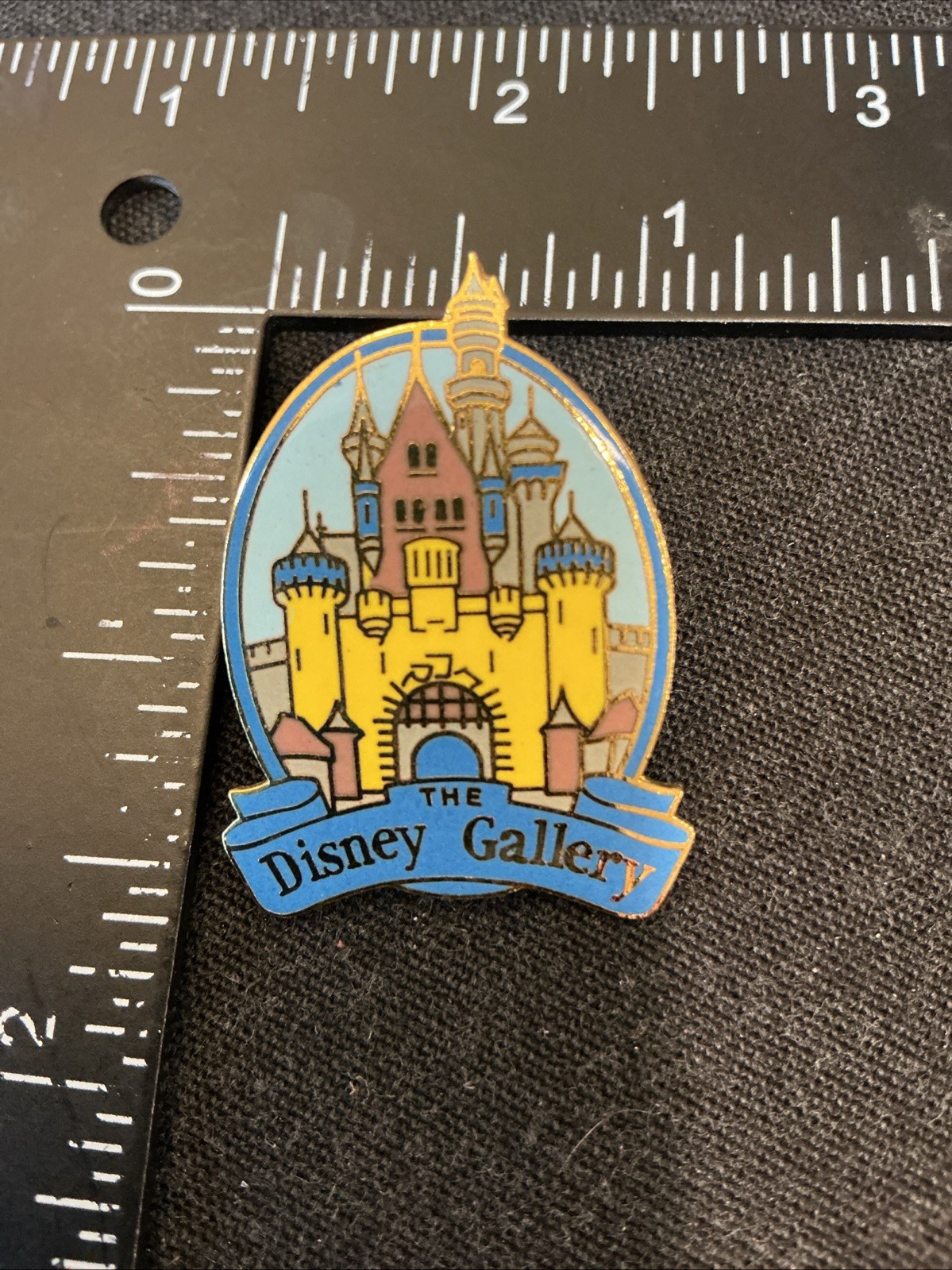 The Disney Gallery at Disneyland DL Pin Cinderella Castle Metal Vtg 737 B391