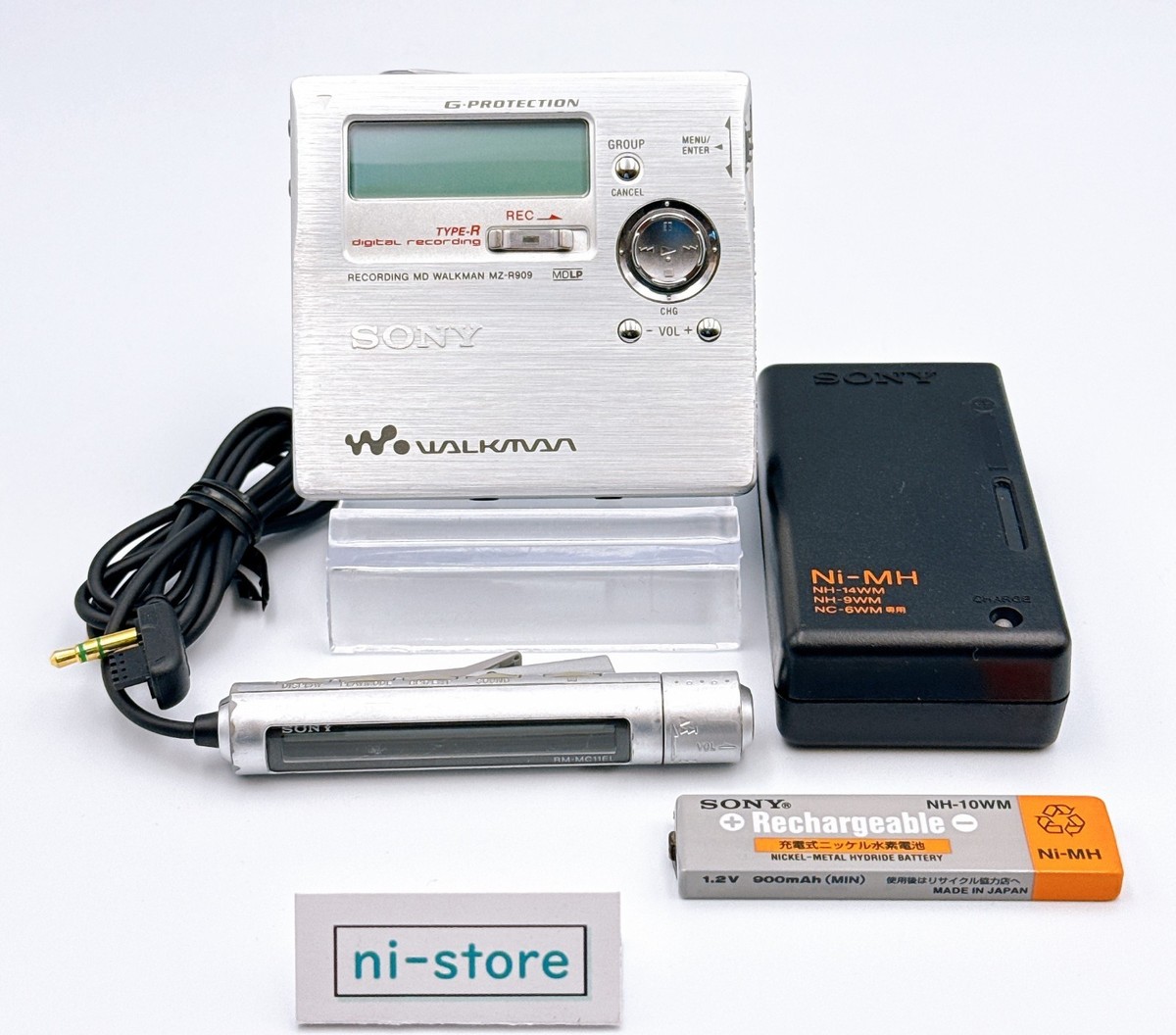 SONY ポータブルMDプレーヤー MZ-R909 シルバー　本体と付属品 SONY MZ-R909 Silver Walkman Portable MD Player Recorder MDLP