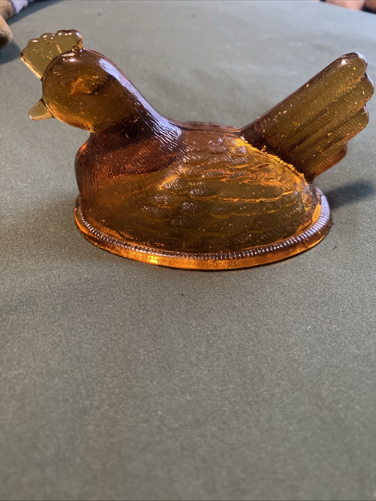 LE Smith Amber Hen On Nest (Top Only)