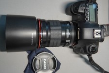 Canon EF 135mm F2.0 USM Telephoto Prime Camera Lens