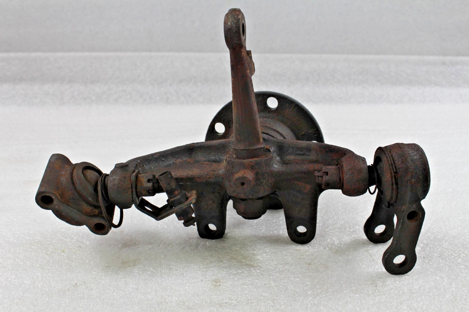 Ferrari 308, LH, Left, Front Spindle Knuckle w/ Hub, Used, P/N 115965, 115966