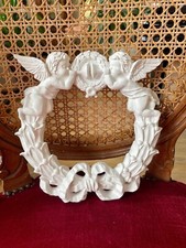 Sztukateria fasada - słodki anioł wieniec laurowy 101-402B koronacja 24 x 25 cm