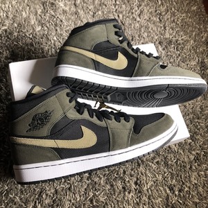 jordan 1 mid preto