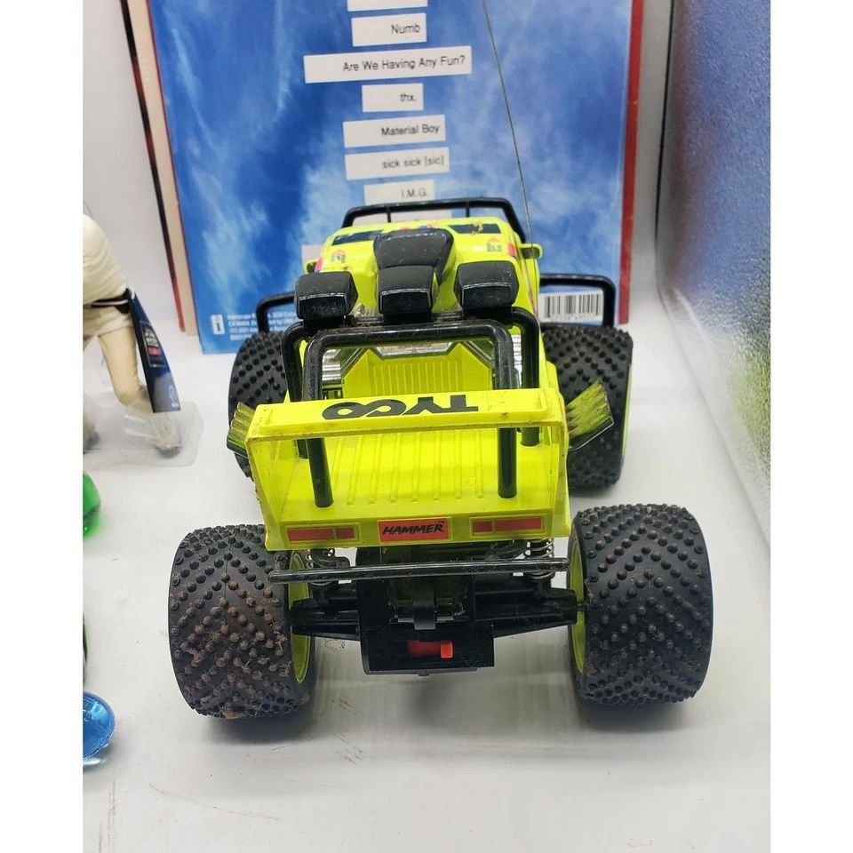 VINTAGE TYCO HAMMER RADIO CONTROLLED TRUCK WITH BATTERY AND REMOTE CONTROL - Image 3 of 4