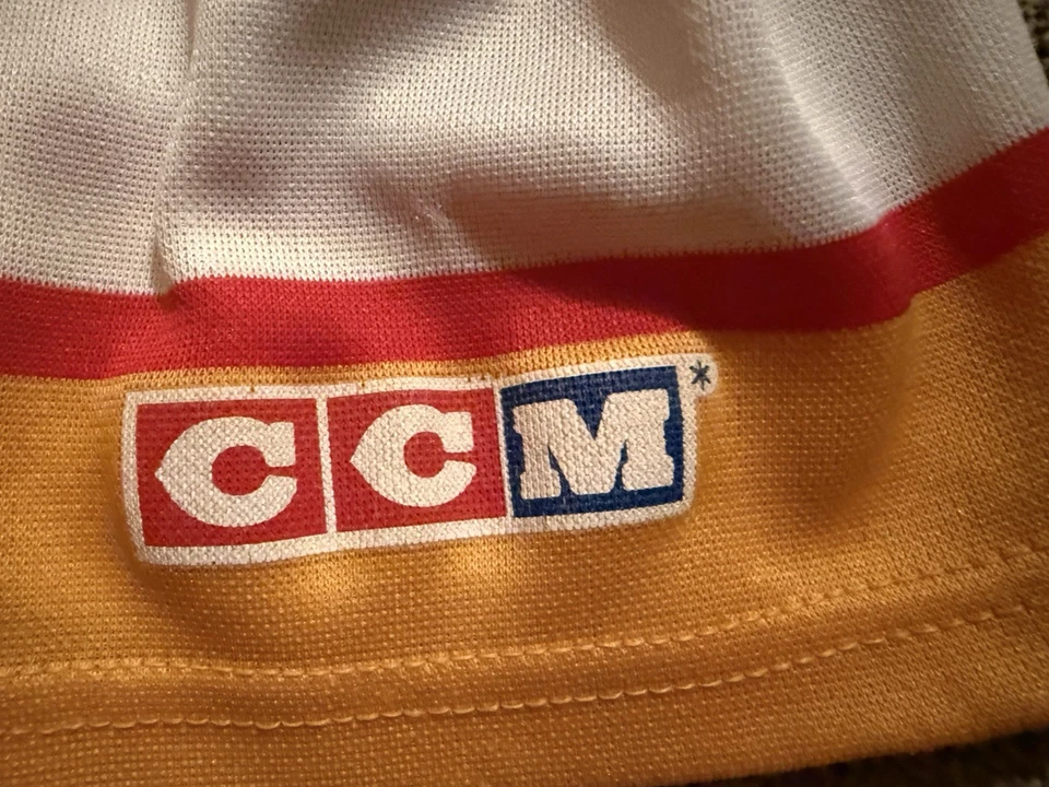 Vintage Calgary Flames CCM Jersey Size Youth L/XL - Image 4 of 4
