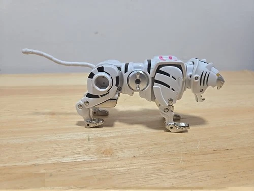 Vintage Power Rangers Wild Force Deluxe Megazord White Tiger Zord Figure