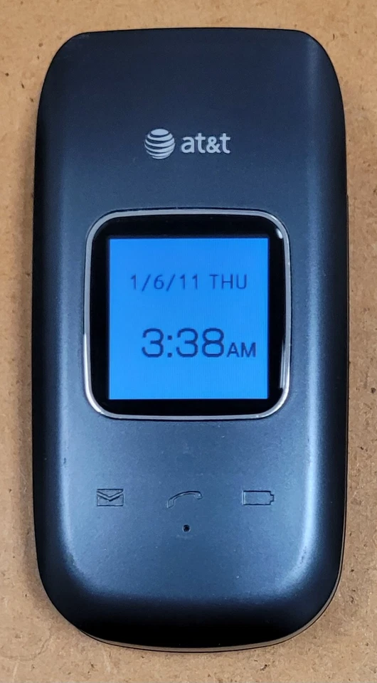 Pantech Breeze 3 III P2030 - Gray and Silver ( AT&T ) Cellular Flip Phone - Image 2 of 4