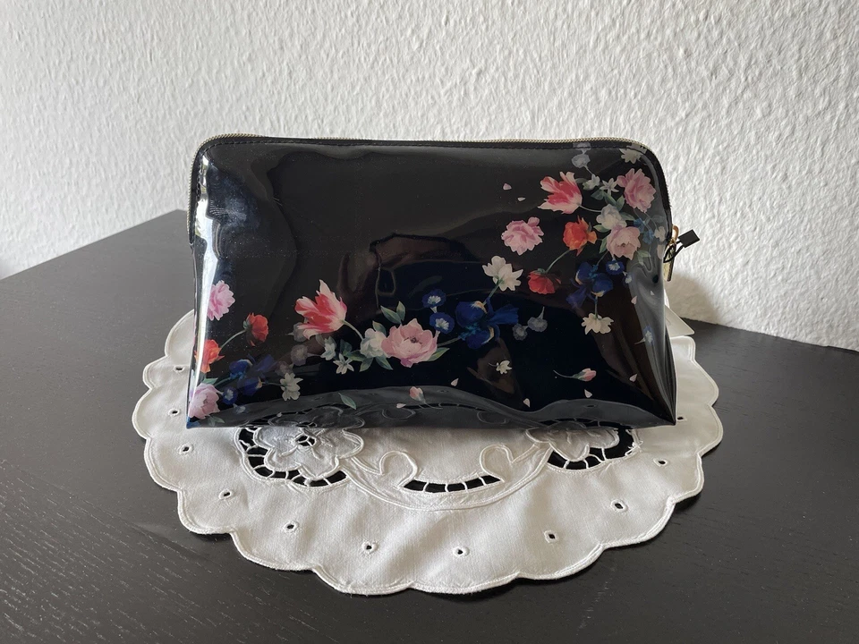 TED BAKER Schminktasche Kosmetiktasche Lack schwarz mit bunten Blumen NEU 45 € - Bild 4 von 4