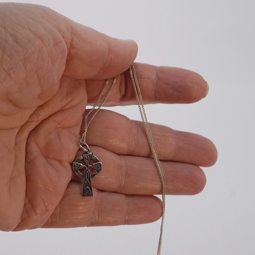 croce celtica con catenina sottile argentata buone condizioni uomo - Foto 5 di 7
