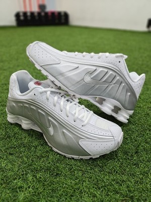 Nike Shox R4 HQ1988-101  Men's Size 10.5 White Metallic Silver  Brand New