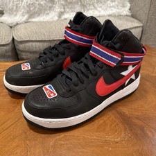 Preços baixos em Riccardo Tisci x NikeLab Air Force 1 High White