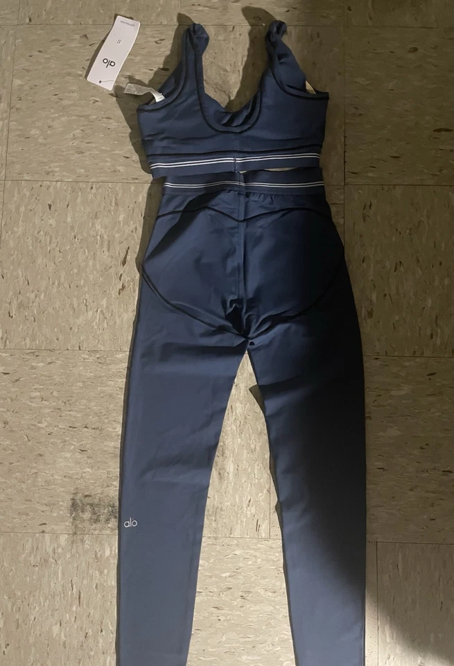 Alo Yoga Airbrush Heart Throb Bra and High Waist Legging Set Size Small blue - Image 4 of 4