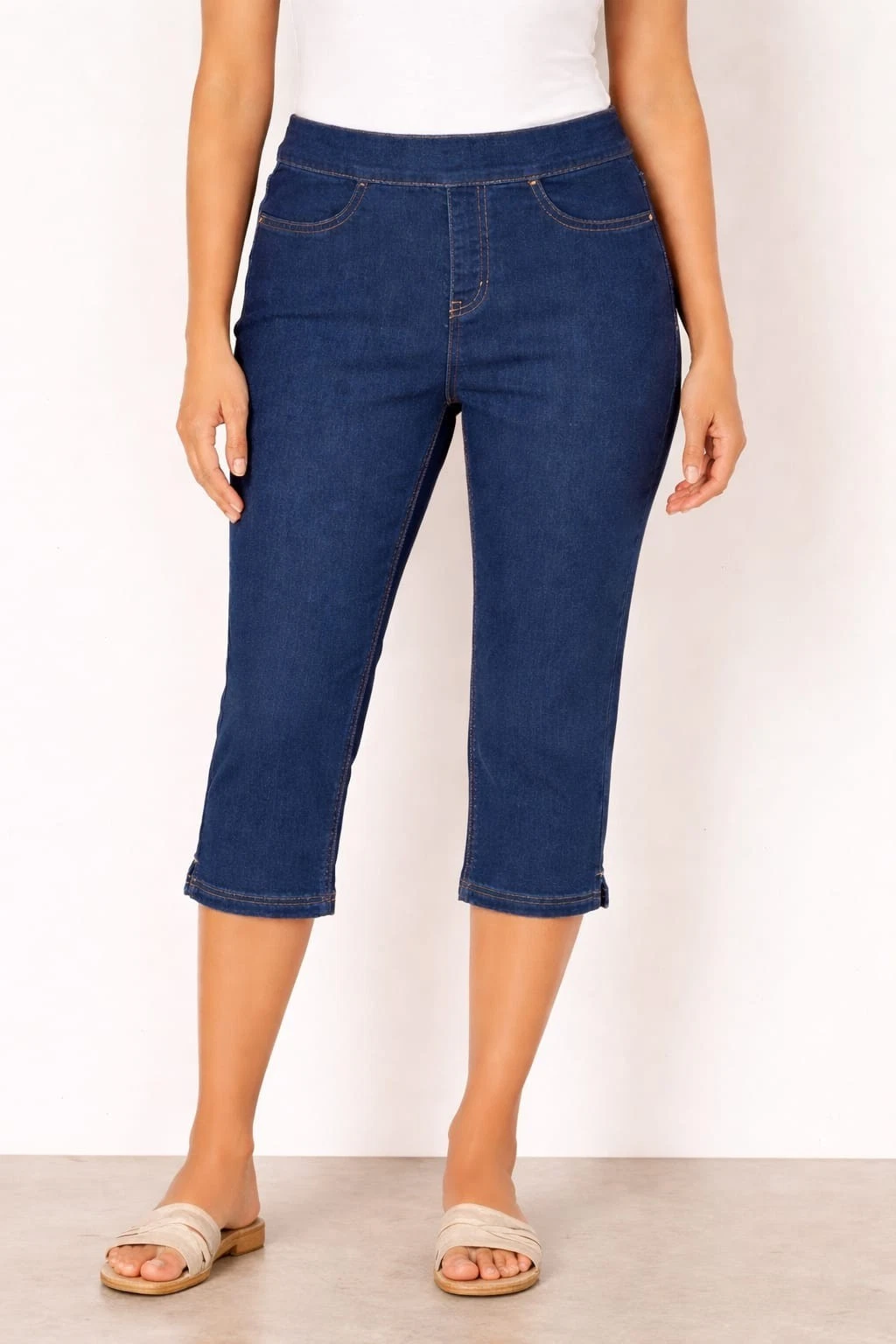 Erika Womens Joey pull on denim back pockets capri w slits on hem