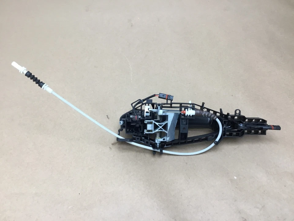 Manija de puerta delantera derecha BMW M4 F82 2015 3,0 tracción trasera con soporte de cable 15-20 $9 Foto 2 de 4