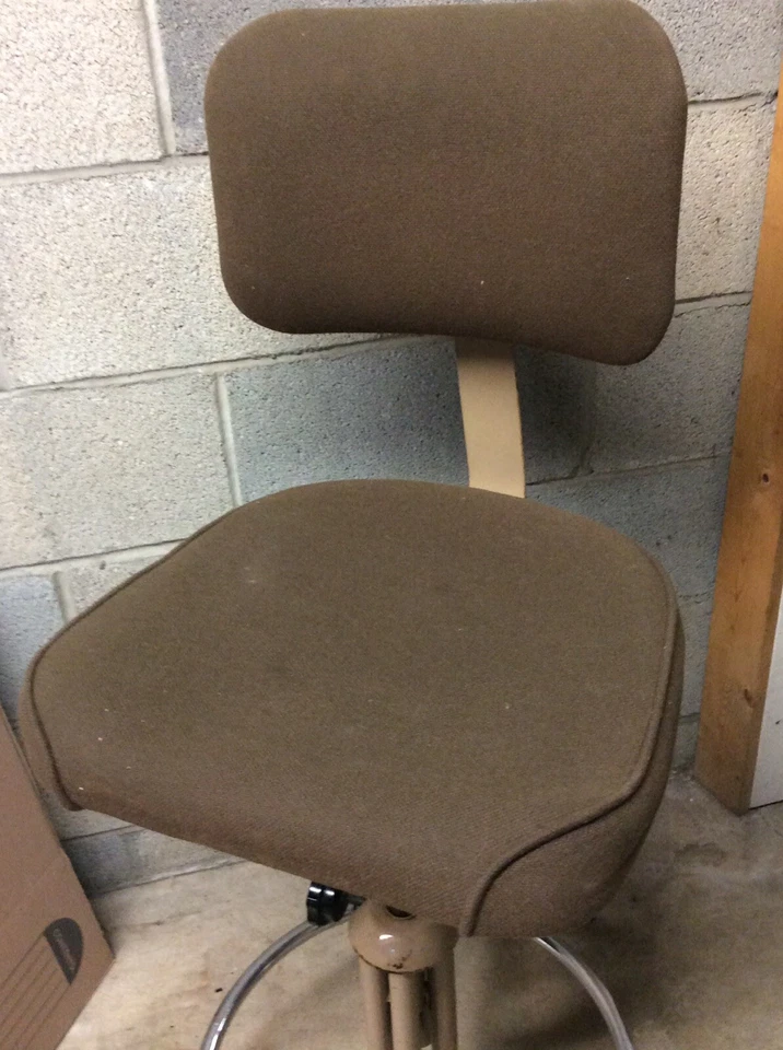 "Taburete industrial vintage de metal/tela con riel de pie ajuste de 20"" a 27"" - muy bueno" Foto 2 de 4