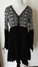 XHILARATION BOHO DRESS BLACK W/ WHITE EMBROIDERY LINED V-NECK LONG SLEEVE XSMALL