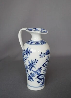 antiker Ölkrug Zwiebelmuster Porzellan Meissen vor 1900 gedeckter Tisch Küche - Bild 1 von 4