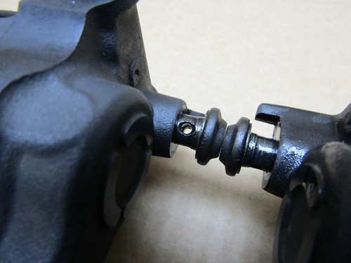 Yamaha YZF-R1 2013 front brake calipers pair ADVICS (14236) - Picture 6 of 11
