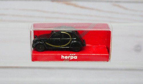Herpa 3026, Citroen 2CV 6 Charleston, Negro con Raya Dorada, Escala 1/87 HO | Zustand: New