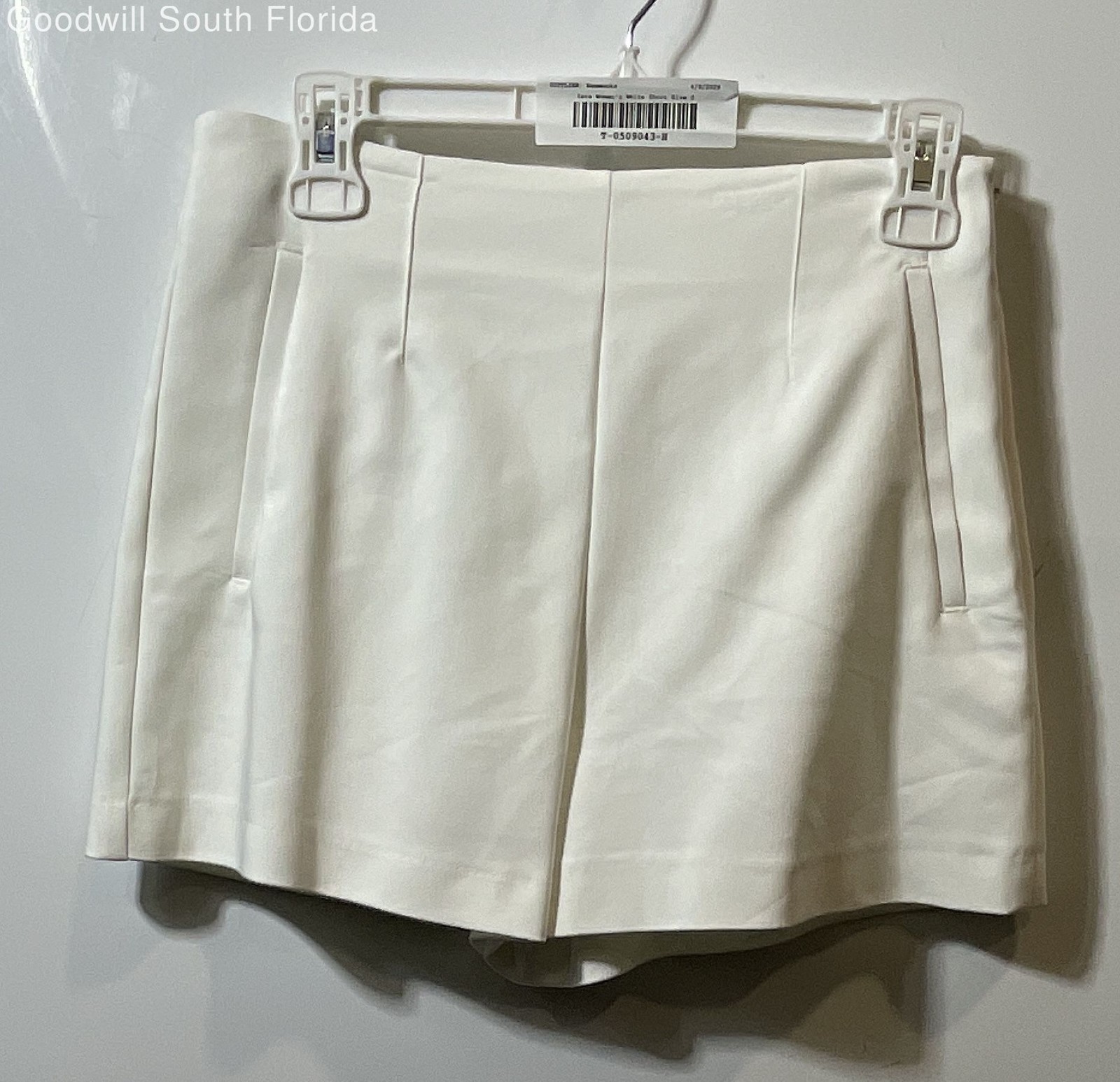 Zara Womens White Pleated Welt Pocket Side Zip Chino Shorts Size Small With Tags
