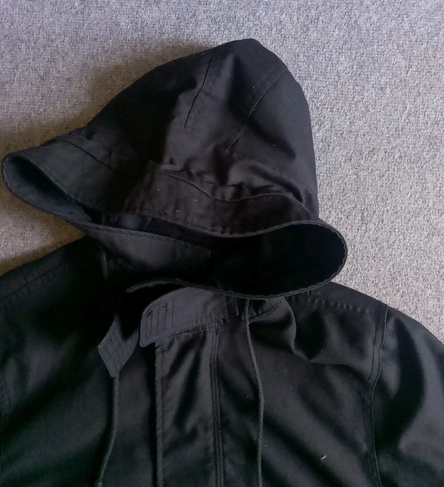 Chaqueta Parka Alpha Industries Cola de Pescado Para Hombre Pequeña Negra Con Capucha Cremallera Completa A Presión Foto 2 de 4