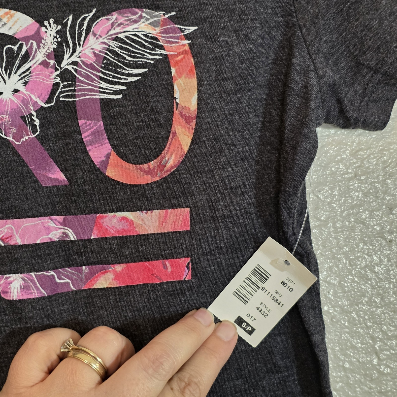 Aeropostale Women’s NWT Size S Dark Heather Grey “AERO” Floral Graphic Tee