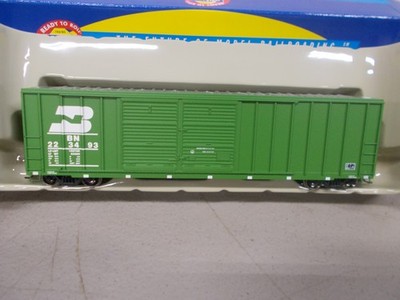 ATHEARN ~ BURLINGTON NORTHERN 50' FMC OFFSET DD BOX CAR # 223493~HO SCALE