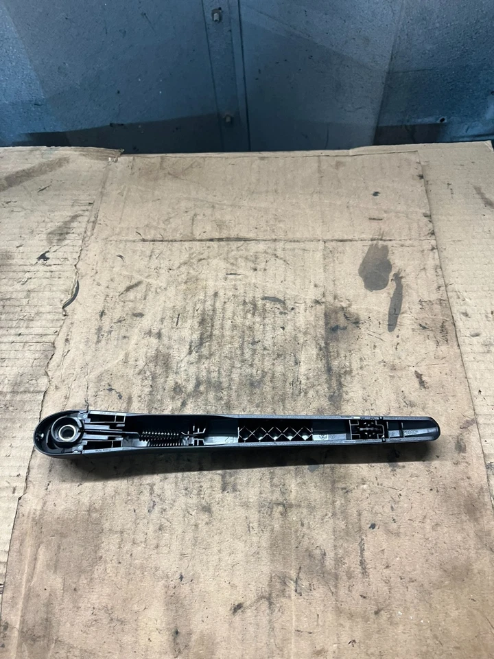 Genuine Mercedes-Benz GLA-Class E-Class - Rear Wiper Arm A2138201703 - Image 4 of 4