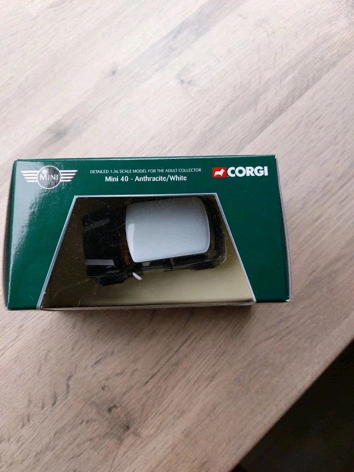 Corgi Mini 40 in Anthracite/white - Image 3 of 4