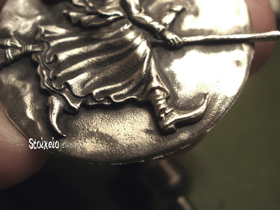 Ожерелье летающей ведьмы, ведьма на метле с луной и кошкой серебро 925 пробы - Изображение 4 из 4