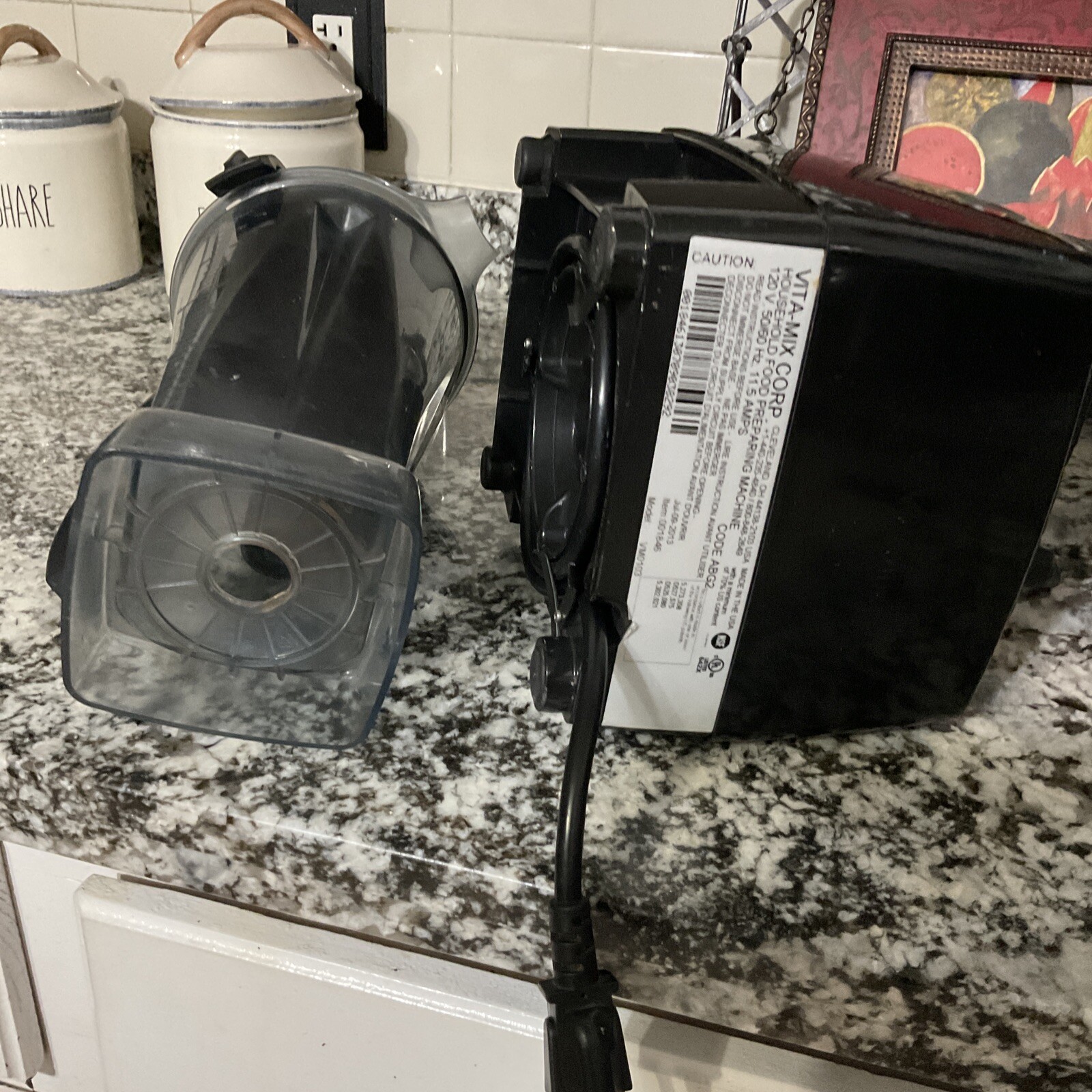 Vitamix Turboblend Two Speed VM0103 Blender with Large Pitcher. (NOT BLADE )
