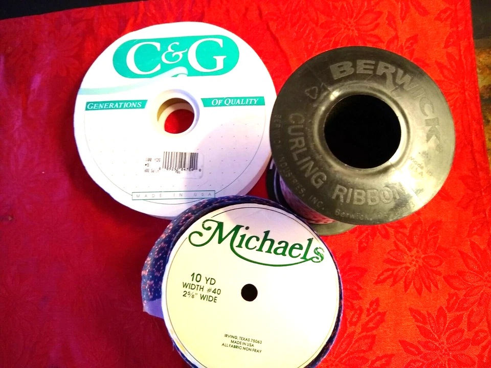 LOTE de 3 CARRETES DE CINTA Corazones Rizadores y Cinta Artesanal Rojo Sating Amor San Valentín Foto 3 de 3