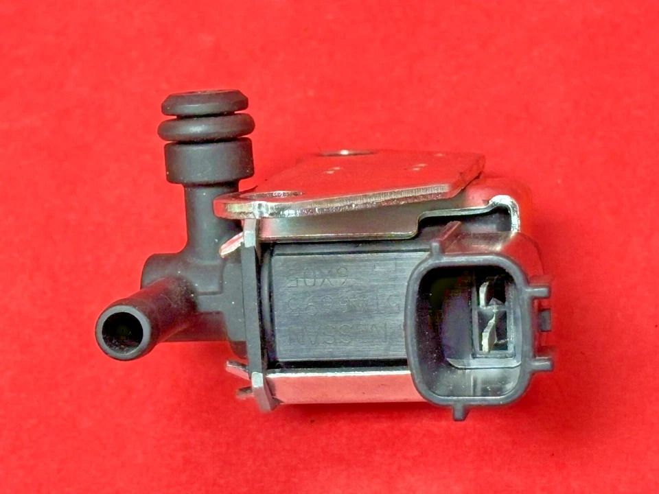 Vapor Canister Purge Solenoid Nissan K5T46695 for Nissan Cube Sentra Versa - Imagem 3 de 4
