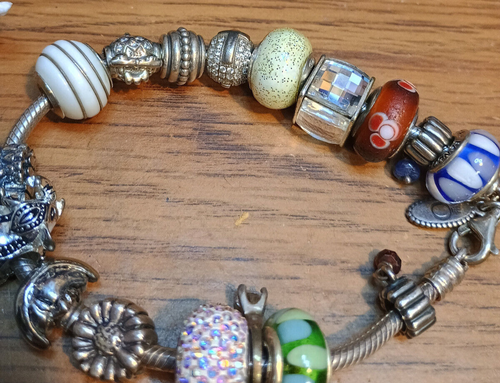 Pandora Sterling Silver Bracelet with 17 Charms and Dust Bag in Ex Condition - Picture 4 of 5